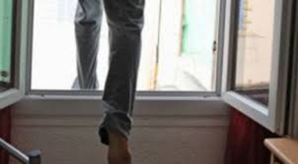 Երևանում քաղաքացին ընկել է շենքի երկրորդ հարկից